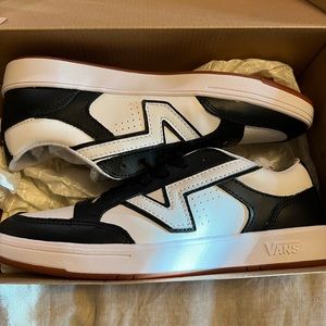 NWT Vans sneakers. Lowland Cc